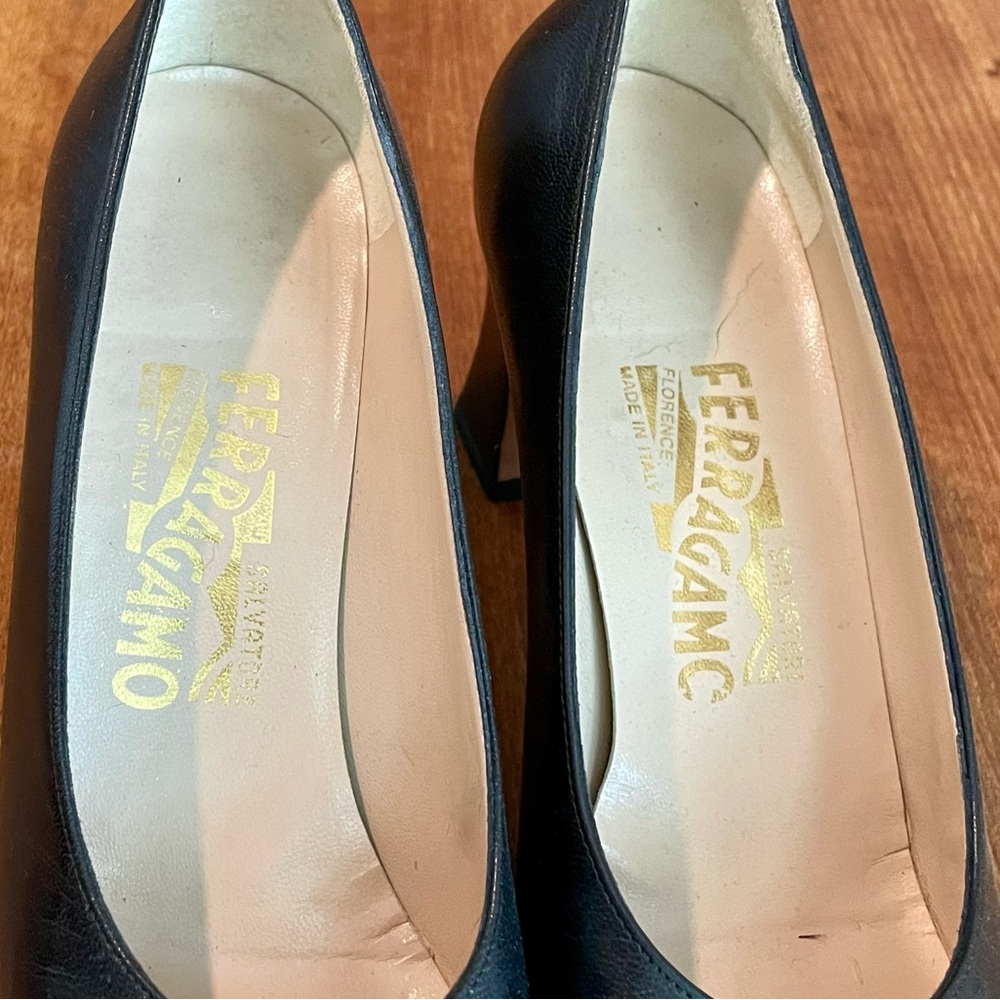 Vintage 1960s Salvatore Ferragamo Italian Cap Toe Black Leather Pumps Size 7AA - Picture 8 of 14